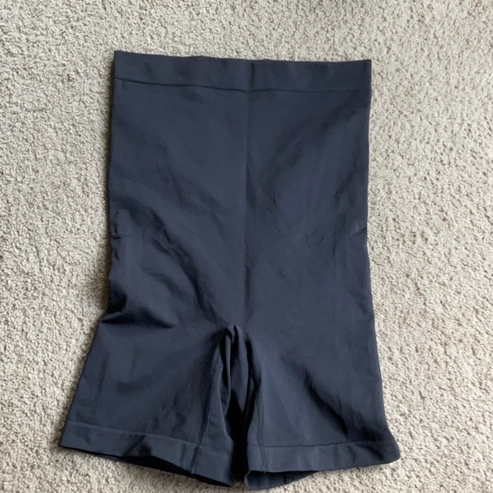 Skims high waisted bonded short w/ open gusset